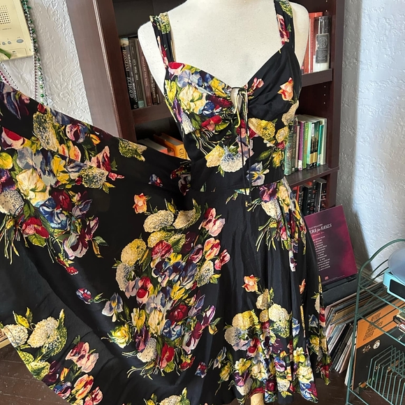 Floral Black Dress - Picture 4 of 4